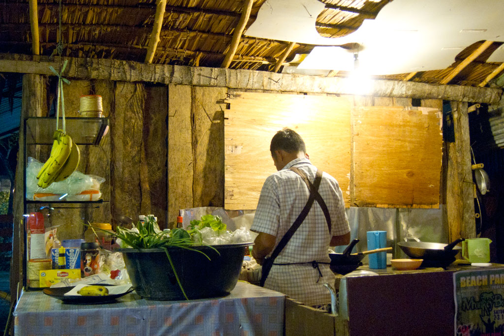 Garküche auf Ko Lanta – Thailändische Inseln | SOMEWHERE ELSE