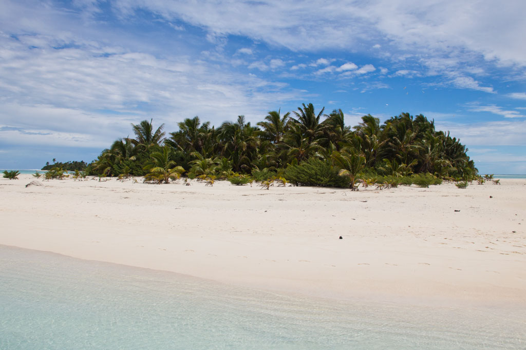 Aitutaki Lagoon Cruise – Motu | SOMEWHERE ELSE