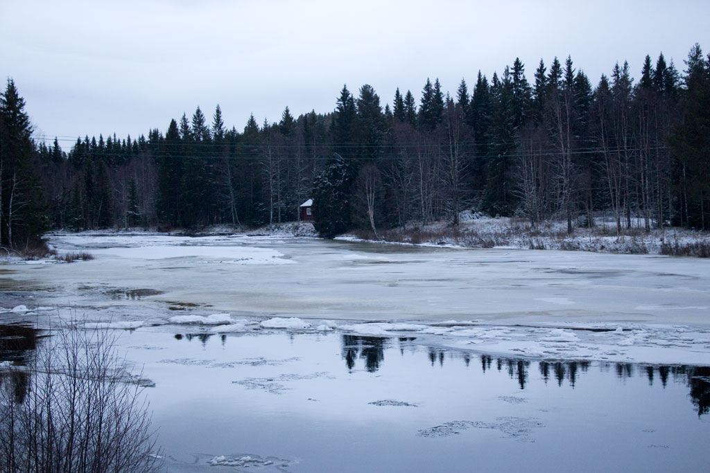 Mit Schlittenhunden durch Schwedens Winterlandschaft – Am fast zugefrorenen Fluss| SOMEWHERE ELSE