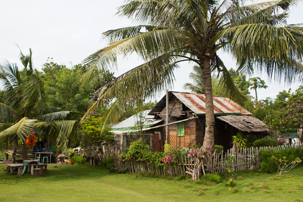 Pamilacan Island – Haus im Dorf | SOMEWHERE ELSE