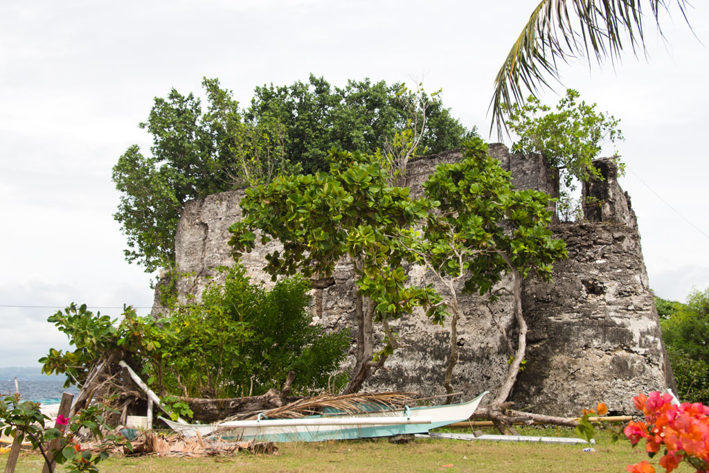 Pamilacan Island – Ruinen eines alten Wachturms | SOMEWHERE ELSE