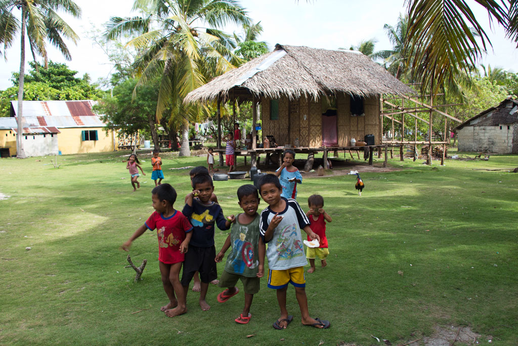 Pamilacan Island – spielende Kinder | SOMEWHERE ELSE
