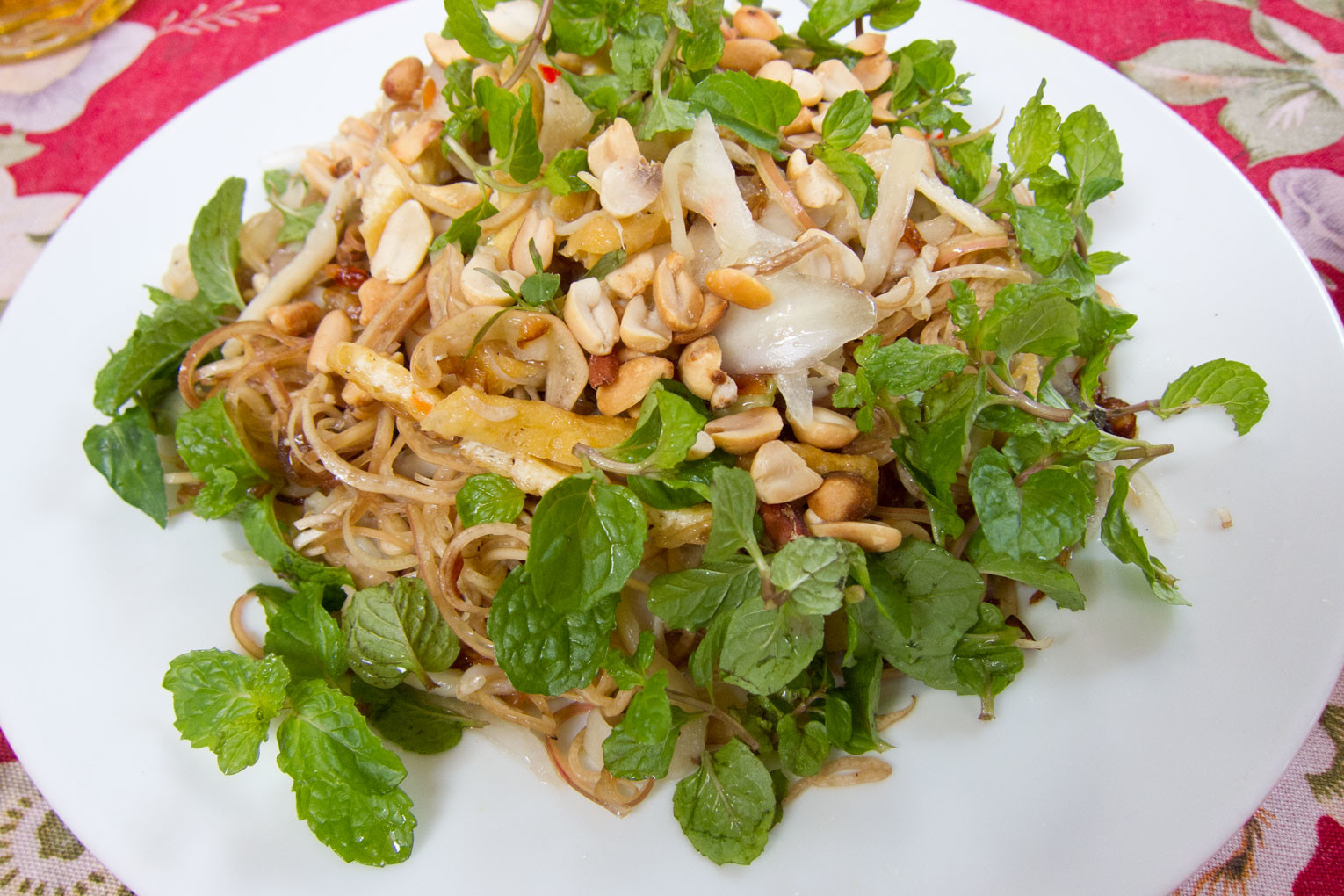 Vietnamesisch Kochen lernen – Frischer Bananenbluetensalat | SOMEWHERE-ELSE