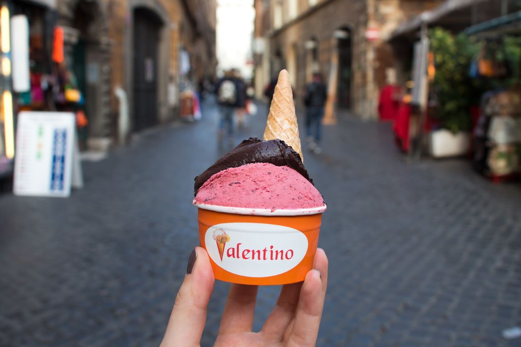 Italienisches Eis – Gelateria Valentino – Lieblingseis Waldbeere und Schokolade | SOMEWHERE ELSE