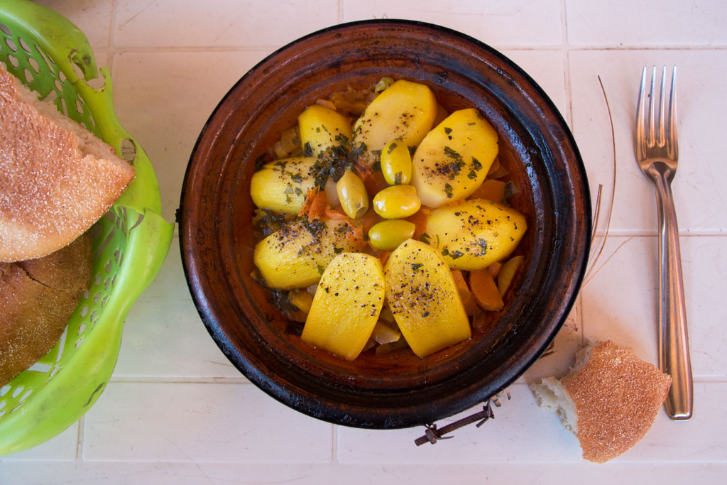 Marokkanische Gerichte – Tajine im Localrestaurant Tofoukt | SOMEWHERE ELSE
