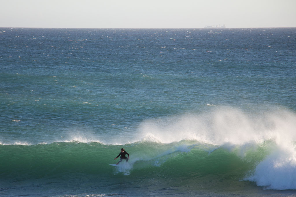 Taghazout Surfen – Surferin am Anchor Point | SOMEWHERE ELSE
