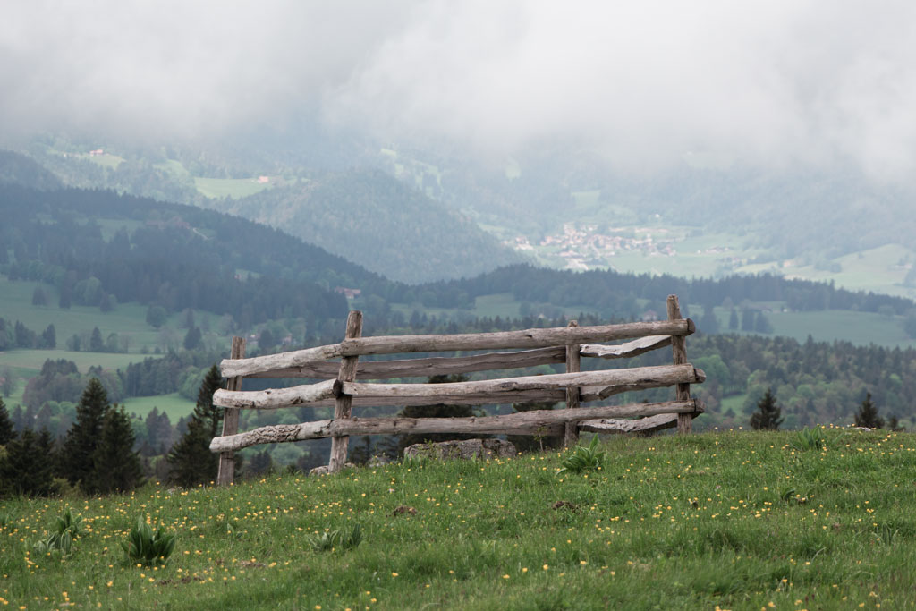Schweiz Jura – Creux du Van – Almwiese mit Talblick | SOMEWHERE ELSE