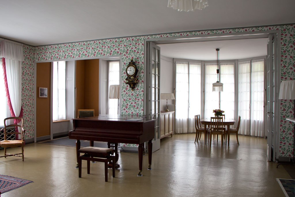 Schweiz Jura – Le Corbusier – La Maison blanche – Blick ins Wohn- und Esszimmer | SOMEWHERE ELSE